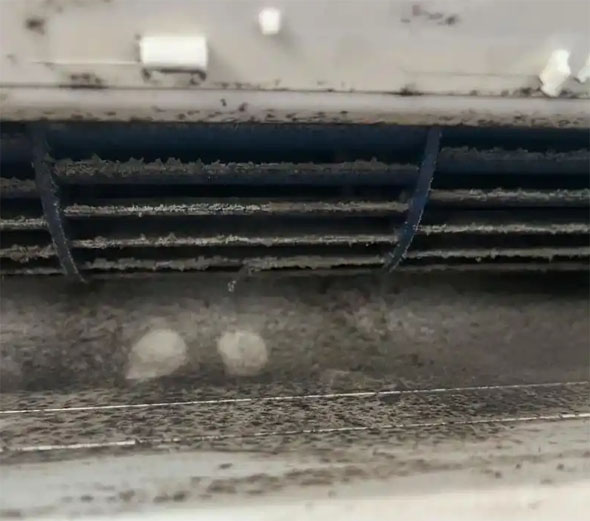 河西空调吹的风有股烧焦味是怎么回事